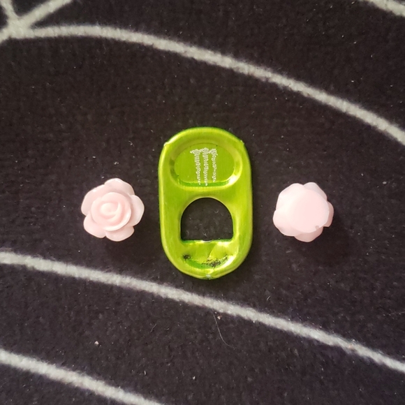 Plastic Rose Accents - Picture 1 of 1